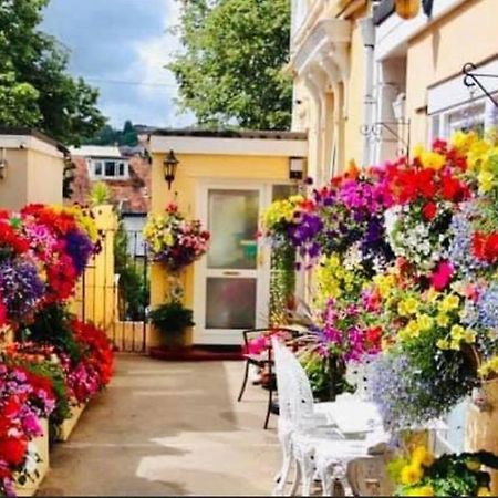 Crowndale Torquay - Exclusively For Adults Bed & Breakfast Екстериор снимка